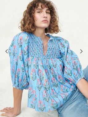 SAYLOR Arielle Blue Floral Smocked Puff-Sleeve Blouse Top size XS - LIKE NEW